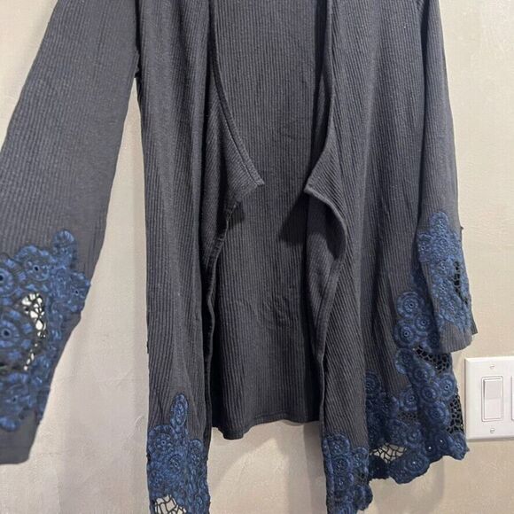 Soft Surroundings Lucy Topper Twilight Embroidered Blue Ribbed Cardigan M NEW - Picture 3 of 5